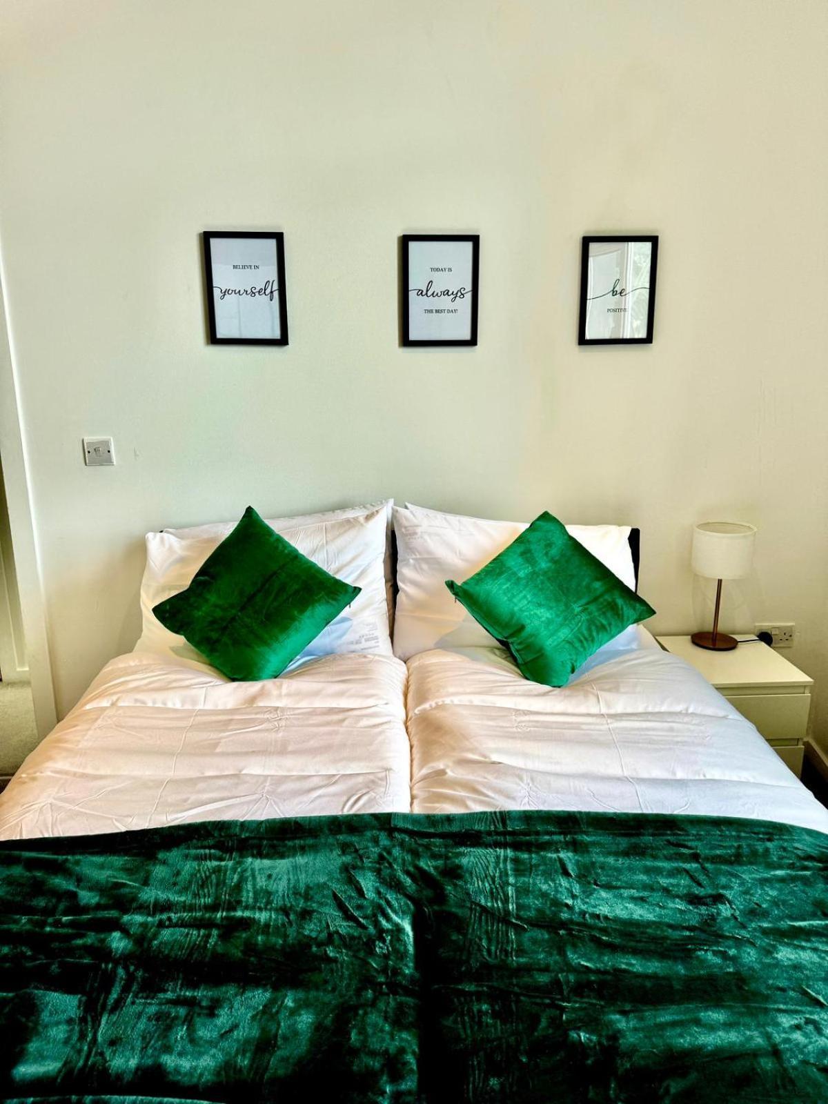 Three Bedroom House By Peacegrove Homes Short Lets & Serviced Accommodation Brighton With Free Wifi & Pet Friendly Extérieur photo