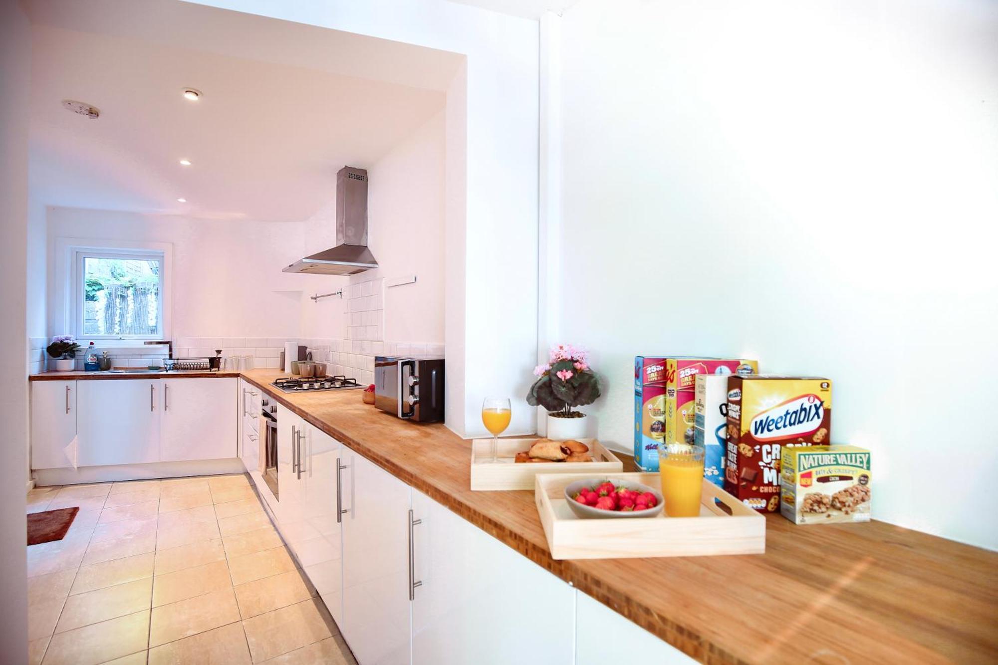 Three Bedroom House By Peacegrove Homes Short Lets & Serviced Accommodation Brighton With Free Wifi & Pet Friendly Extérieur photo